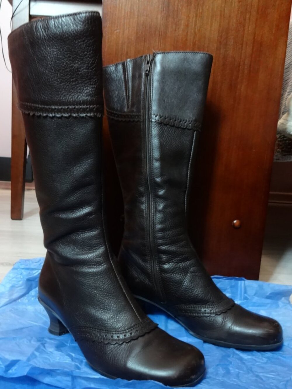 La Canadienne Knee High Victorian Leather Boots